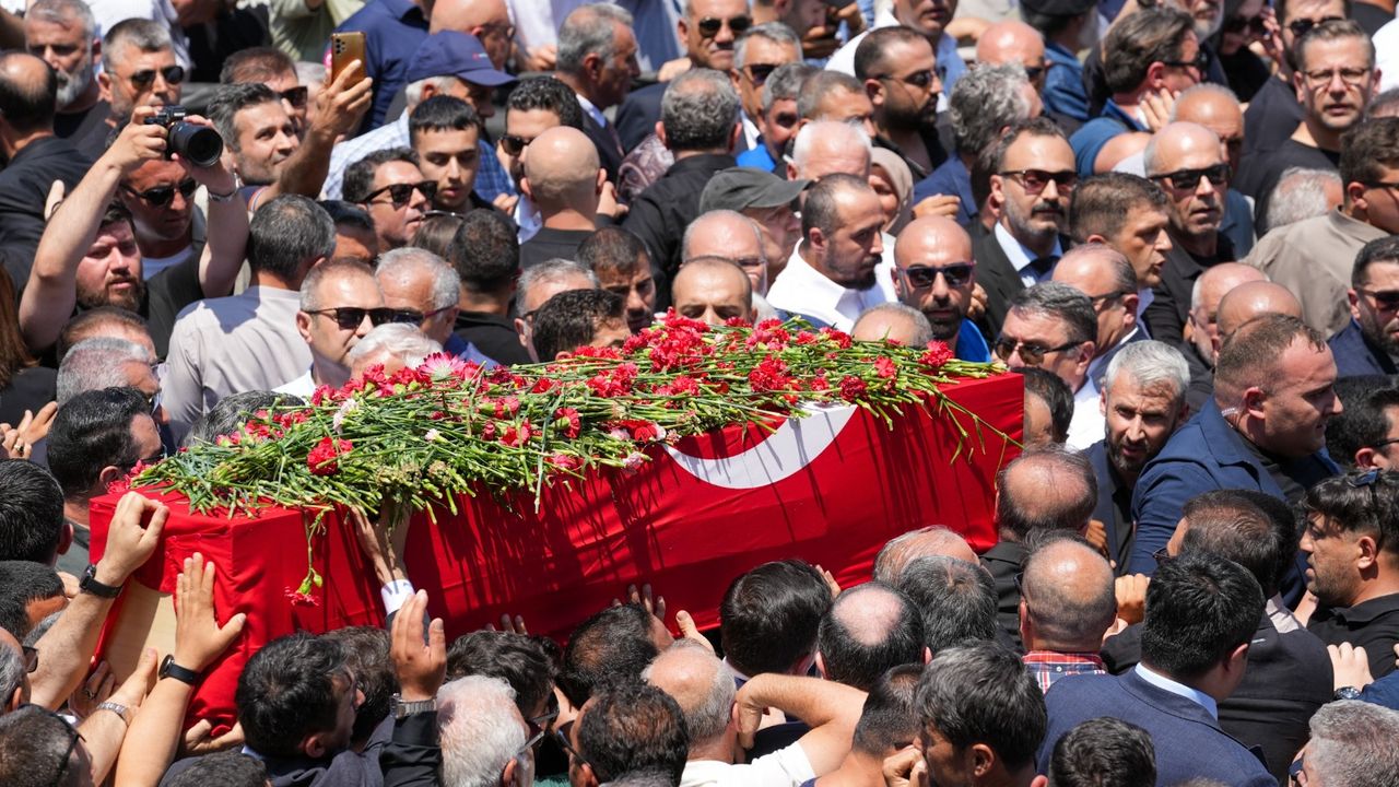 Manisa’da Başkan  Zeyrek’e acı veda