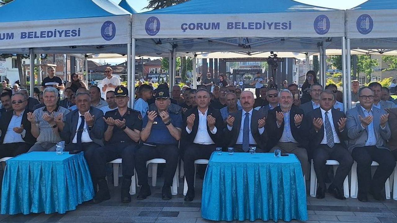 Çorum esnafı ve protokol  ülkenin birliği için dua etti