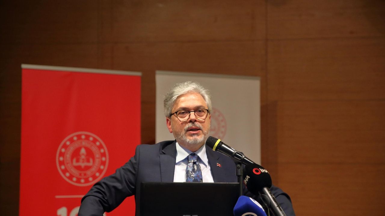 Yelkenci: “Öğretmenler, teknolojinin  kültürle ilişkisini gözardı etmemelidir”