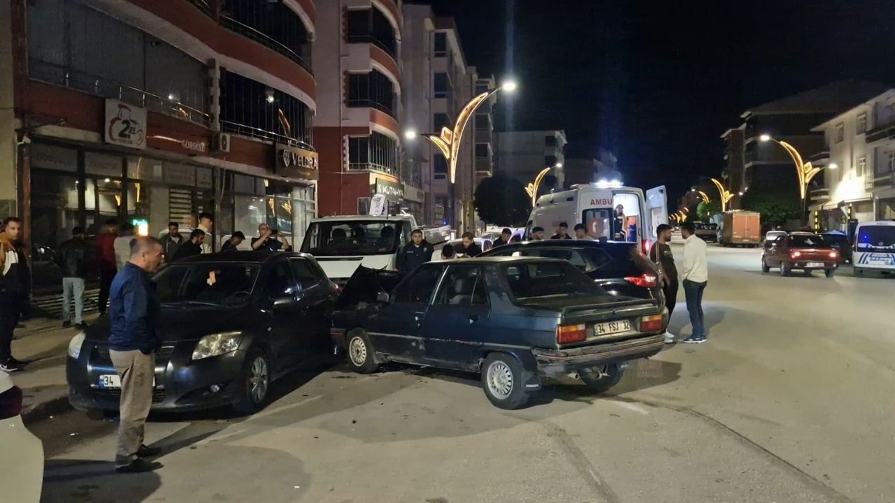 İki otomobil çarpıştı: 1 yaralı