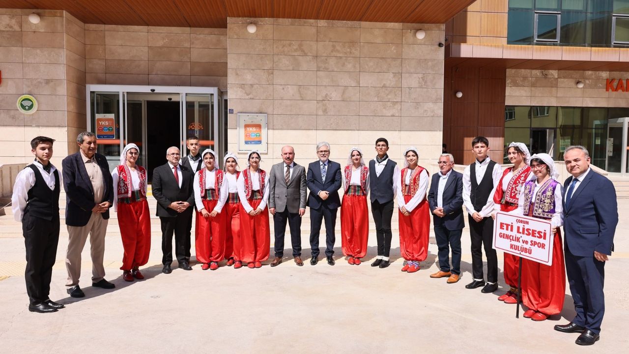 Eti Anadolu Lisesi  ekibi alkış topladı
