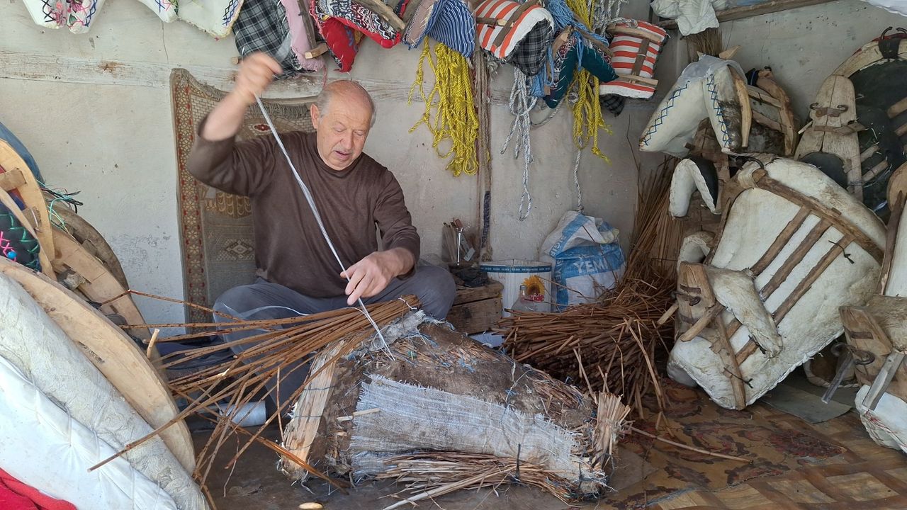 35 yıllık semer ustası  teknolojiye meydan okuyor
