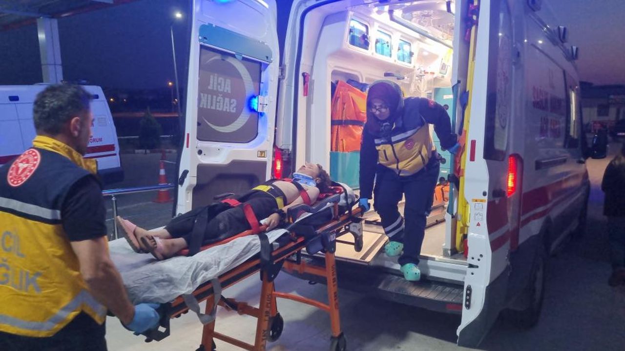Yolun karşısına geçmek isterken araba çarptı