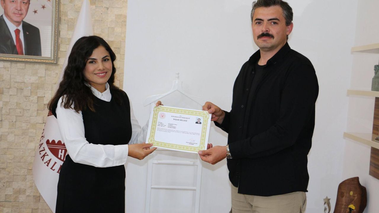 Emine Karataş Yıldız’dan  personeline başarı belgesi