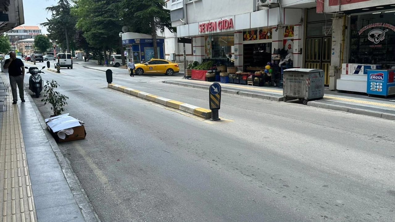 Ilıca Caddesi esnafı orta  refüje kalıcı çözüm istiyor