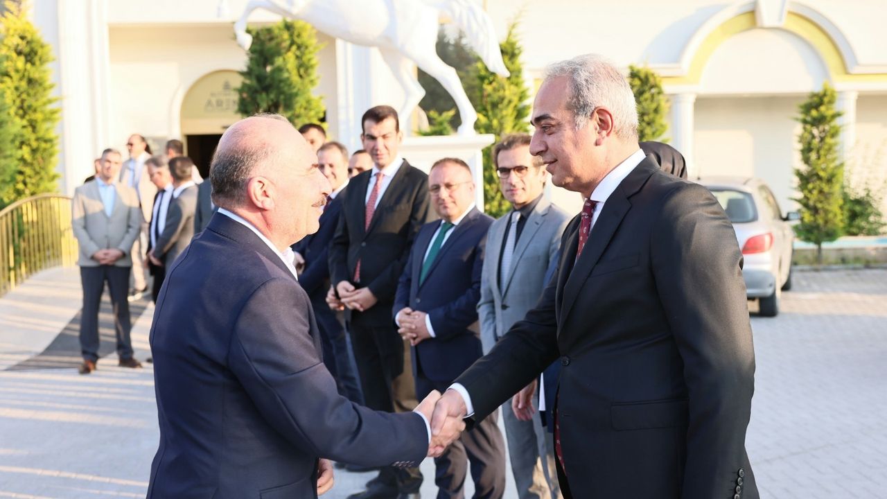 Tayini çıkan vali yardımcısı ve kaymakamlara veda yemeği
