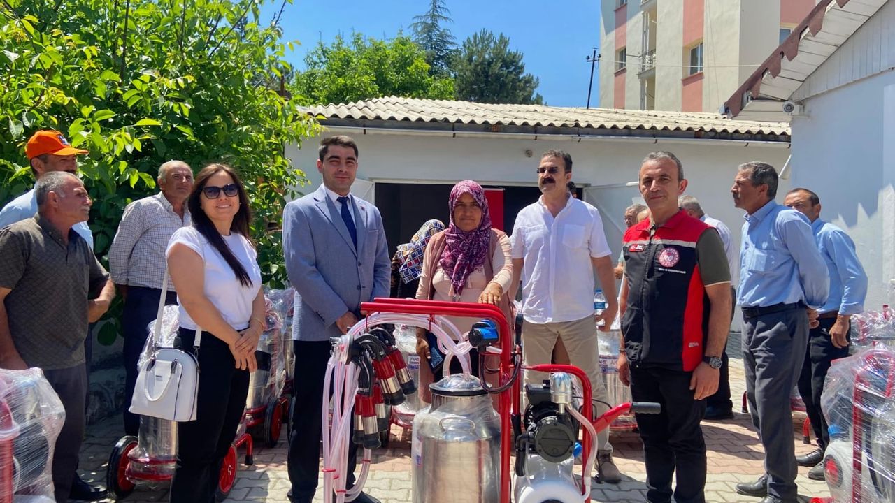 Ortaköy’de mobil süt  sağım makineleri dağıtıldı