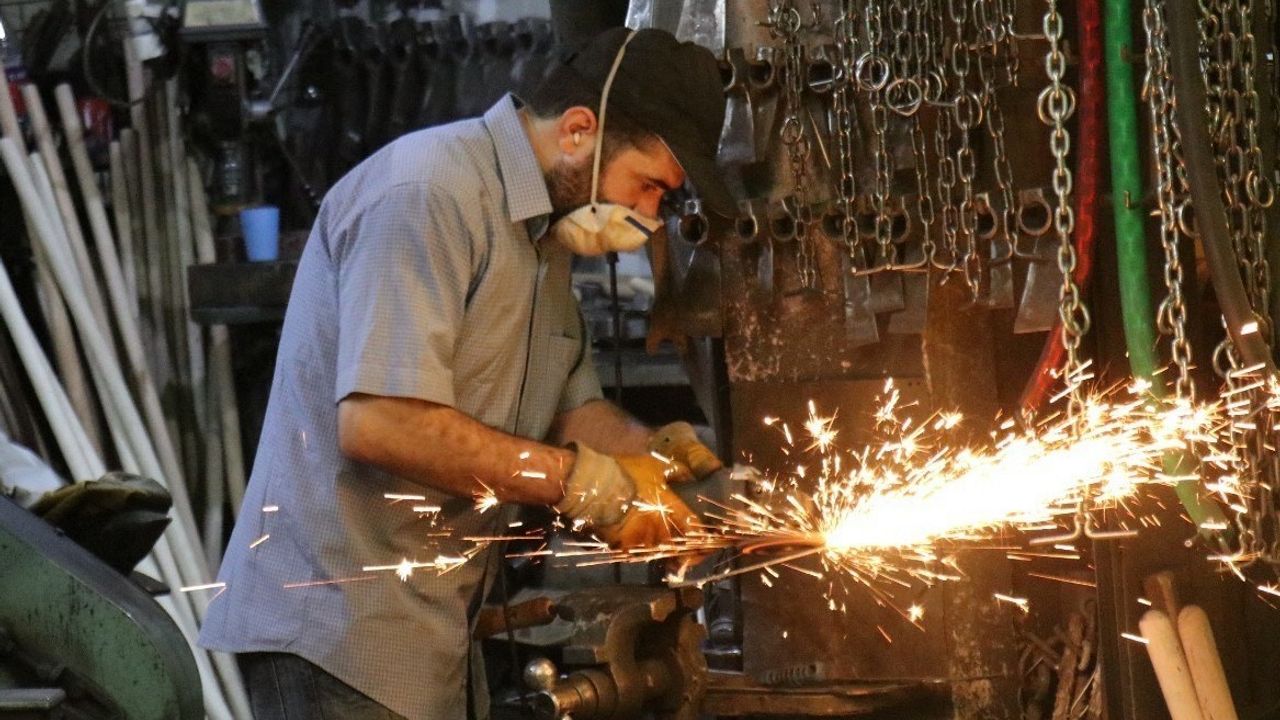 Sanayi üretimi  yüzde 3,3 arttı