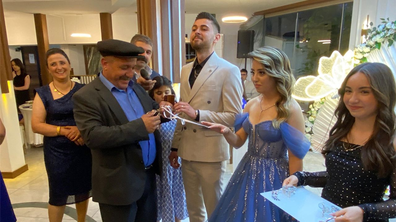 Zelal & Alper çifti nişanlandı