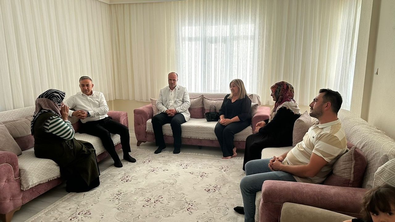 Tahtasız’dan Uzunca’nın  ailesine başsağlığı ziyareti