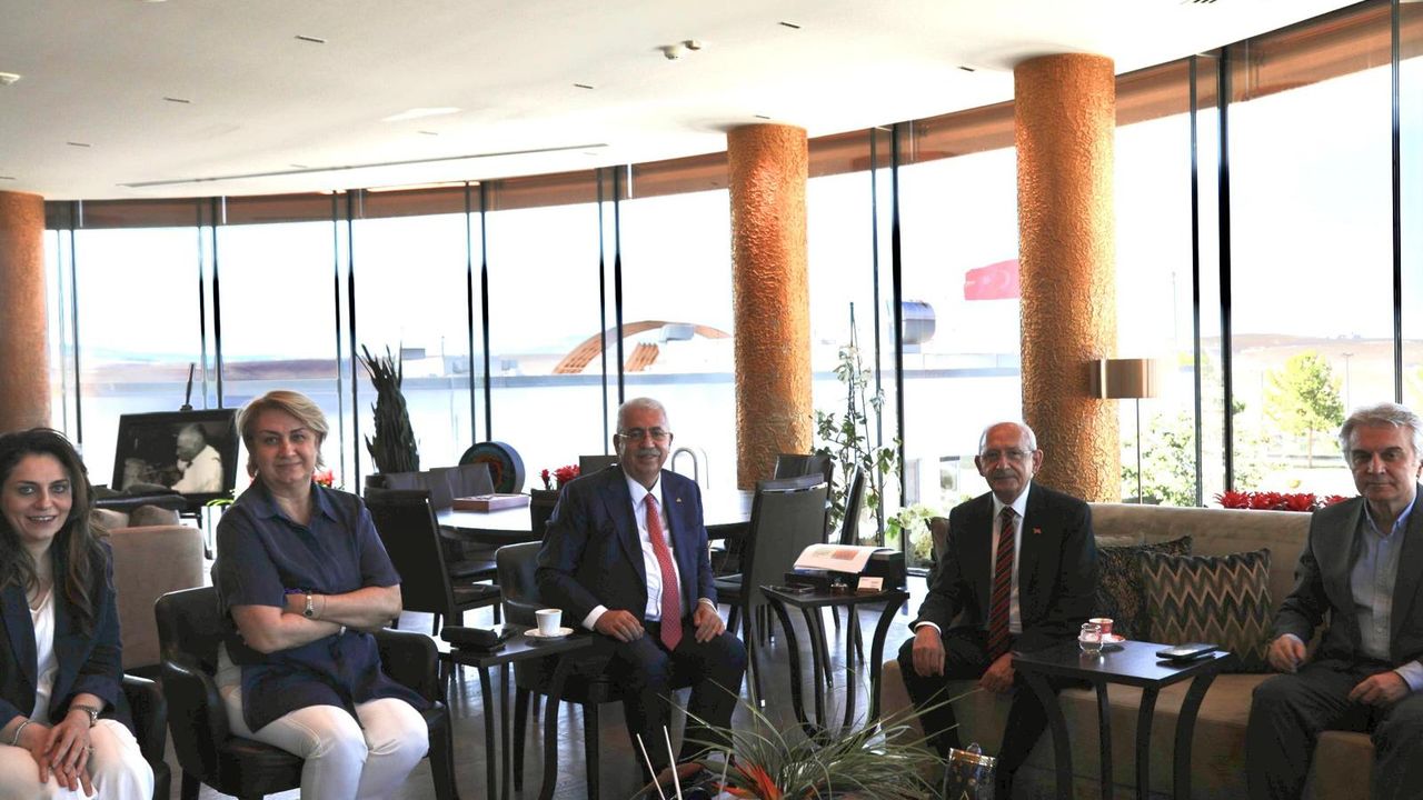 Kılıçdaroğlu’ndan yılın düğünü  için “hayırlı olsun” ziyareti