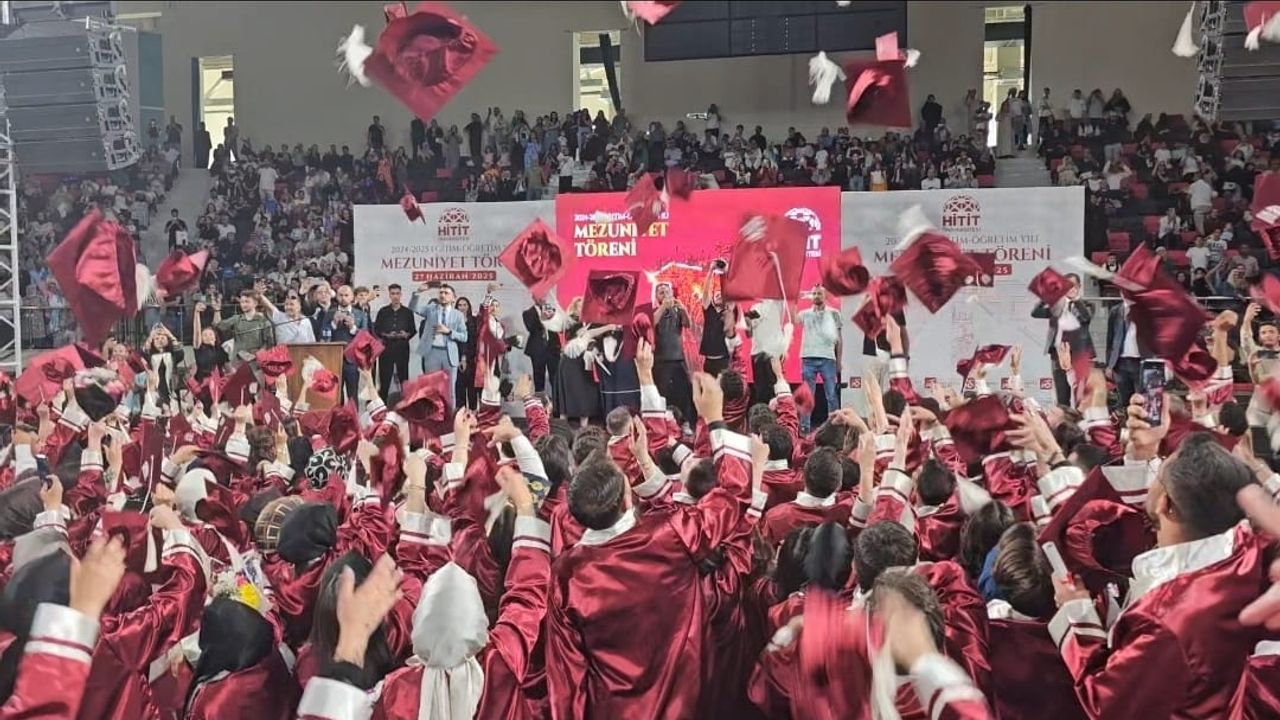 Hitit Üniversitesi’nde mezuniyet töreni coşkusu
