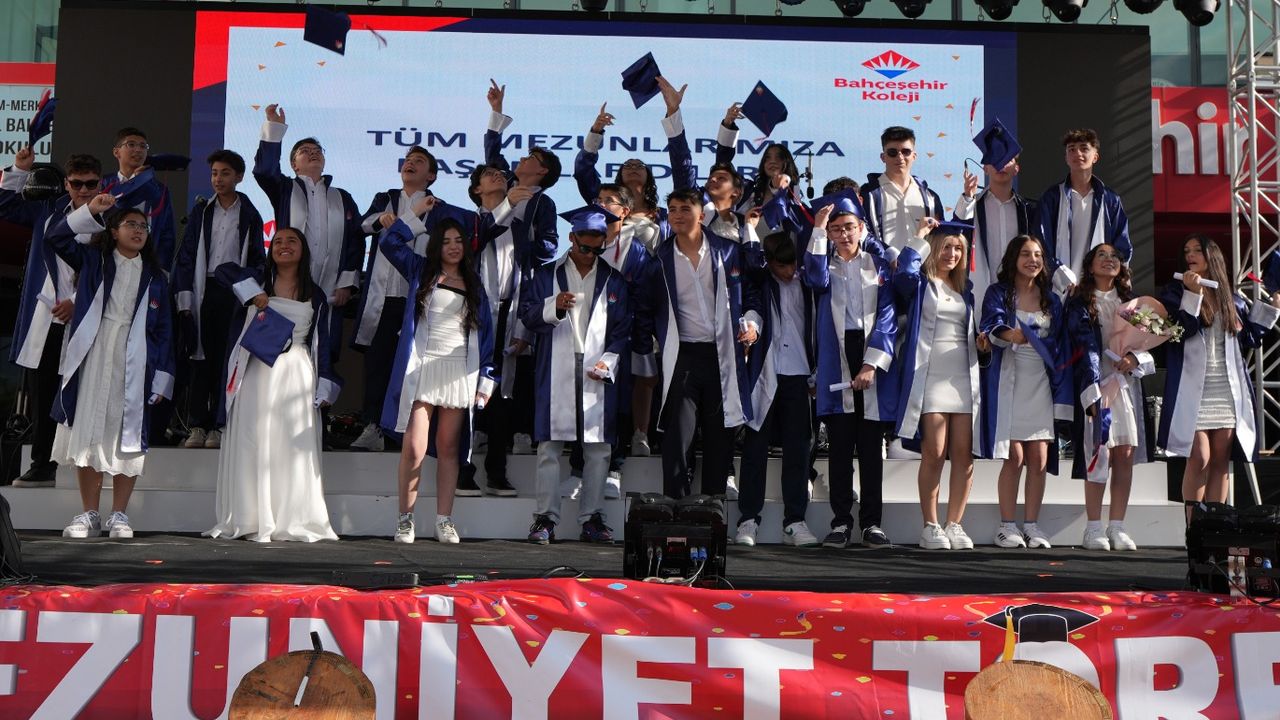 Çorum Bahçeşehir Koleji’nden  görkemli mezuniyet festivali