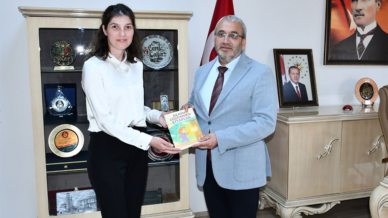 “Benim Gözümden Kitaplar”  Cemil Çağlar’a hediye edildi
