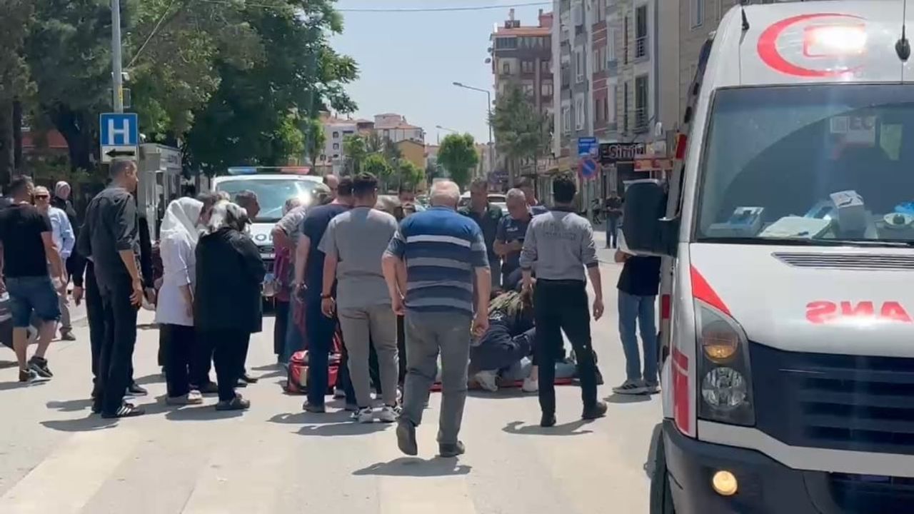 Gülabibey'de motosiklet ile otomobil çarpıştı: 1 yaralı