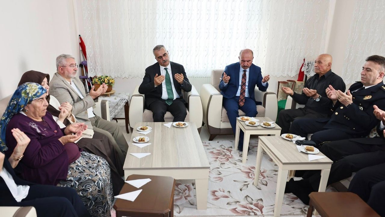 Protokol, şehit aileleri ve gazileri unutmadı
