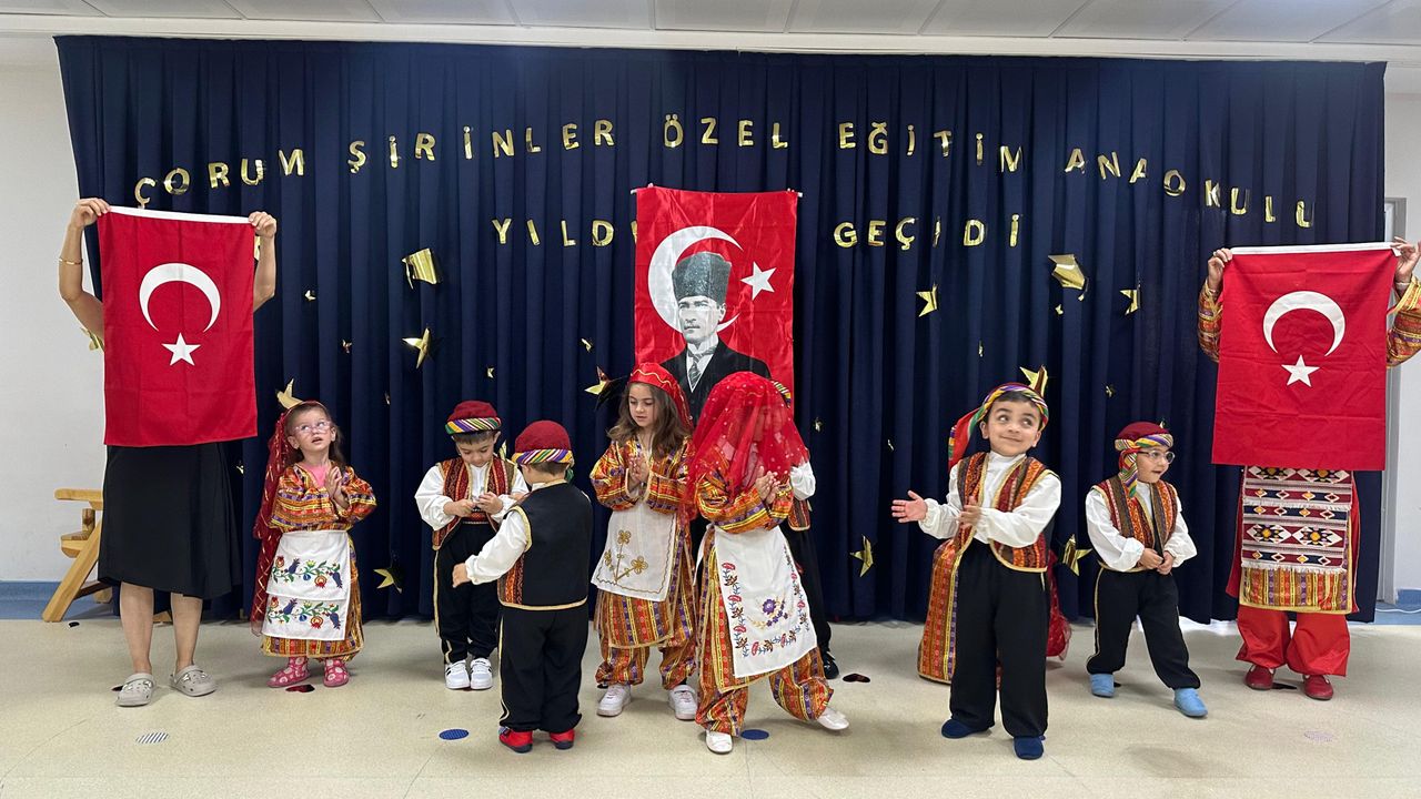 Şirinler Özel Eğitim Anaokulu'ndan yılsonu gösterisi