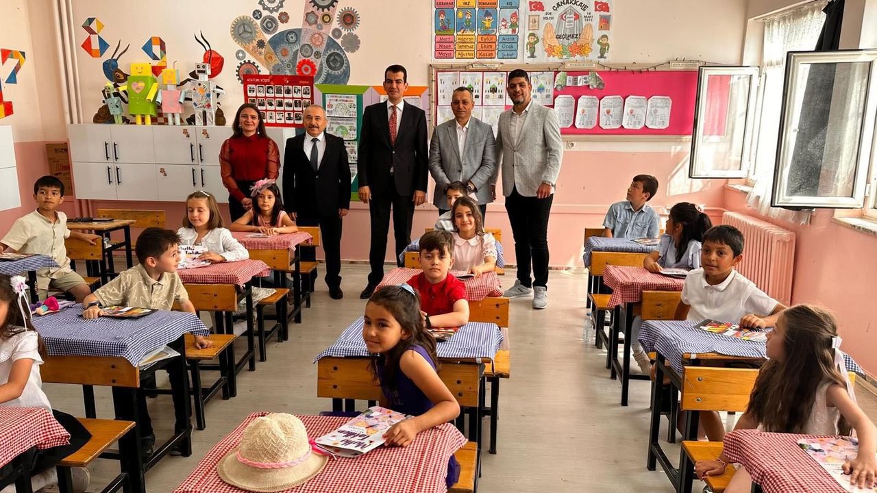 Sungurlu'da 7 bin 36 öğrenci karnesini aldı