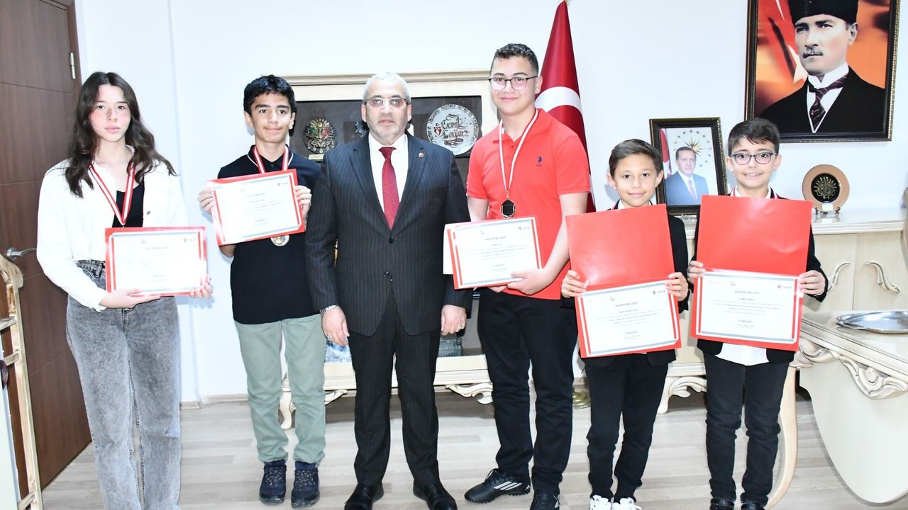 Cemil Çağlar, Tübitak başarısını ödüllendirdi