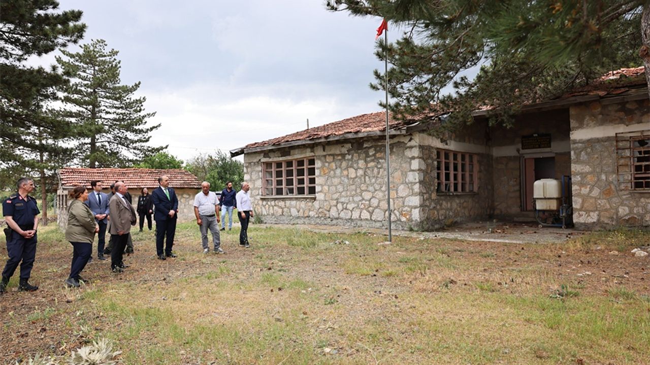 Vali Çalgan, cemevi,  cami ve okul inceledi