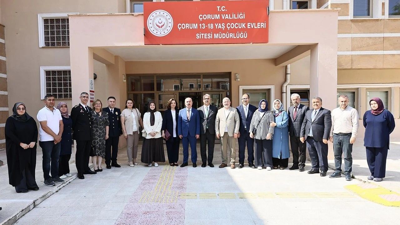 Çocuk Evleri'ndeki gençlerin yüzünü güldürdüler