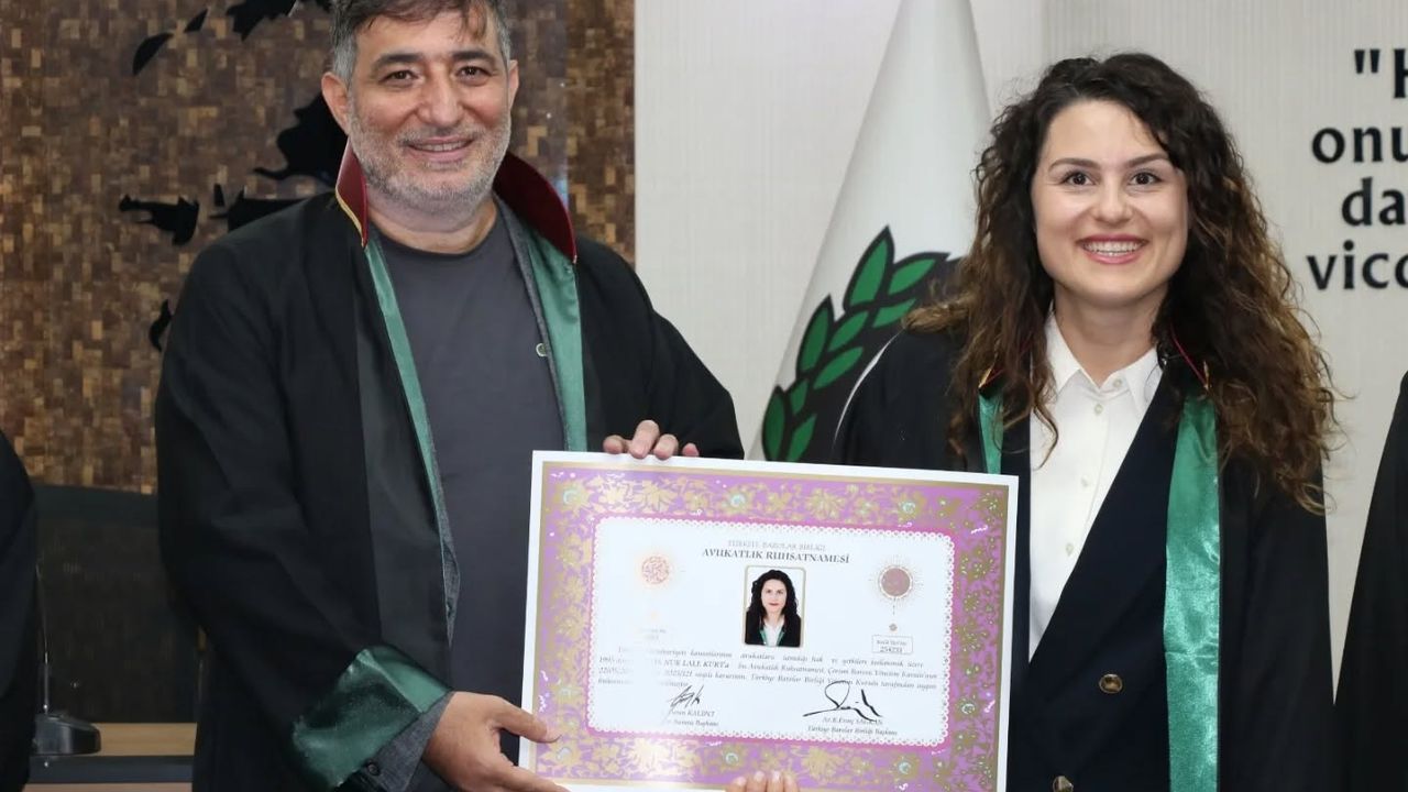 Eda Nur Lale Kurt  cübbe giyip yemin etti