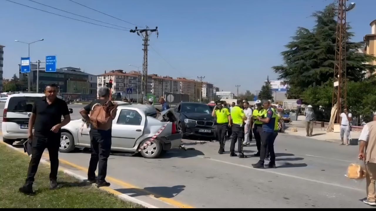 Çevreyolunda zincirleme kaza: Yaralılar var