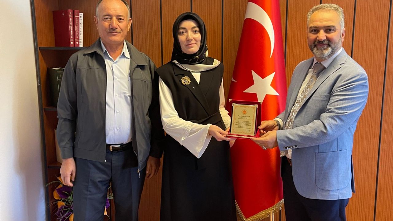 Yarışmada dereceye giren  personelden anlamlı bağış