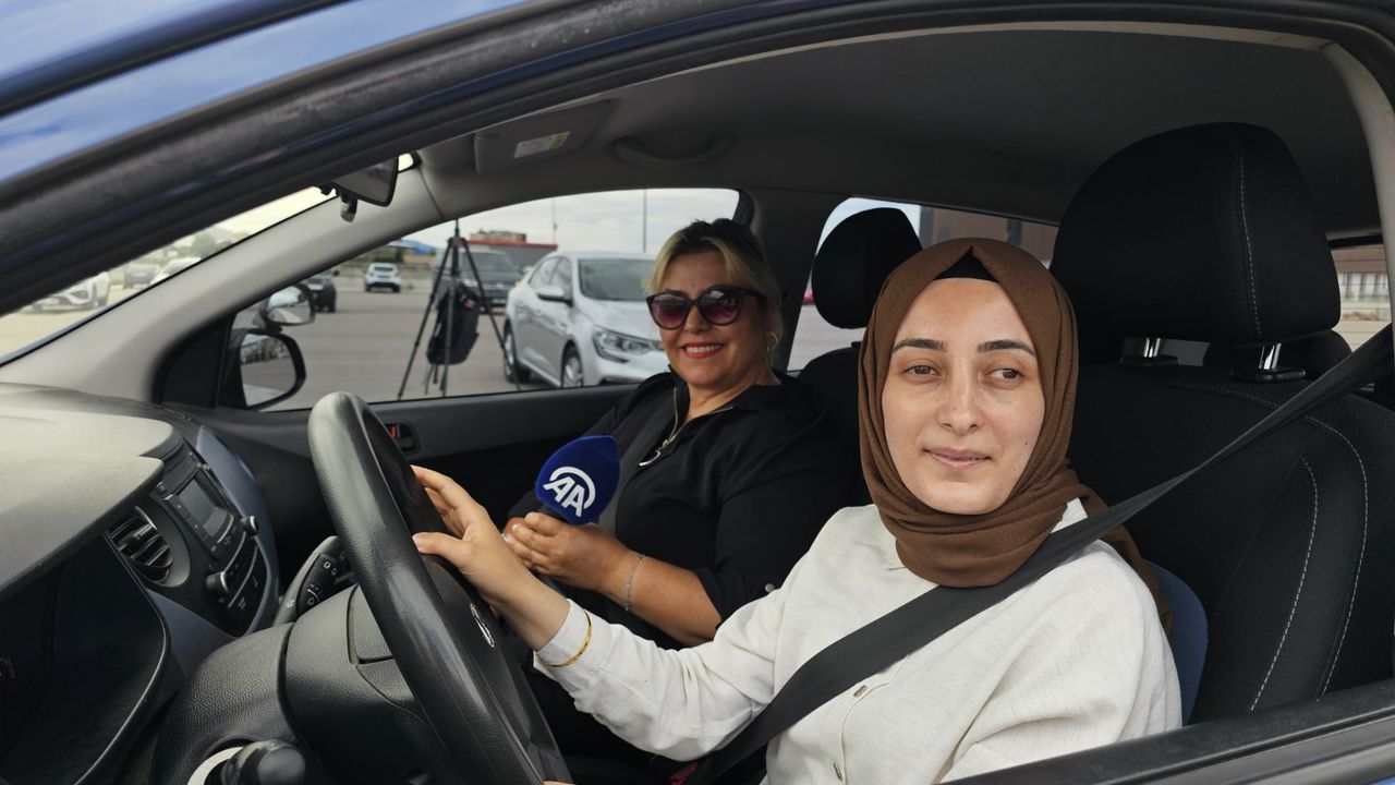 Hayatlarında ilk defa araç  kullanmanın heyecanını yaşadılar