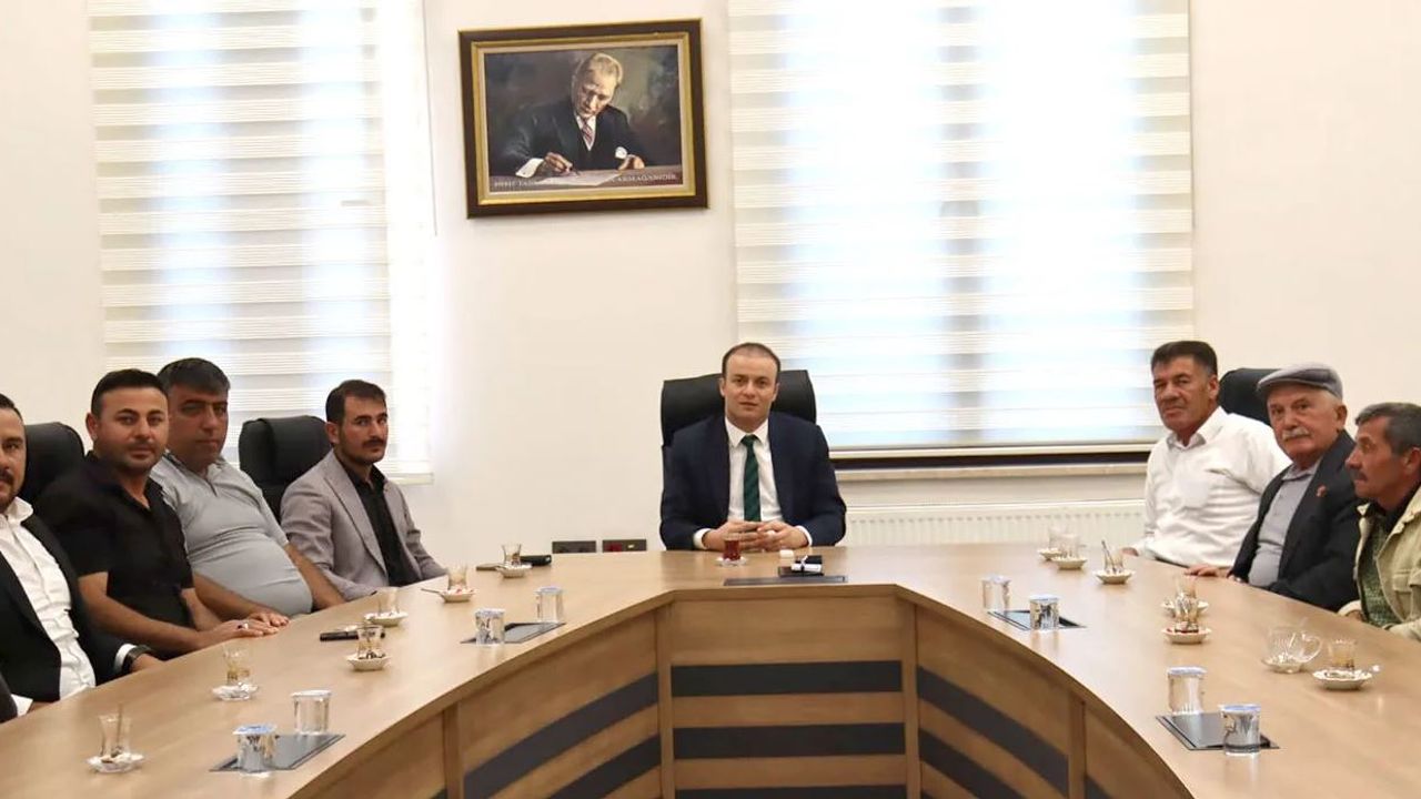 Muhtarlar Kaymakam  Meriç Dinçer’i kutladı