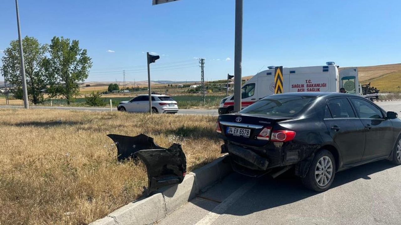 Çorum'da iki otomobil çarpıştı: 4 yaralı