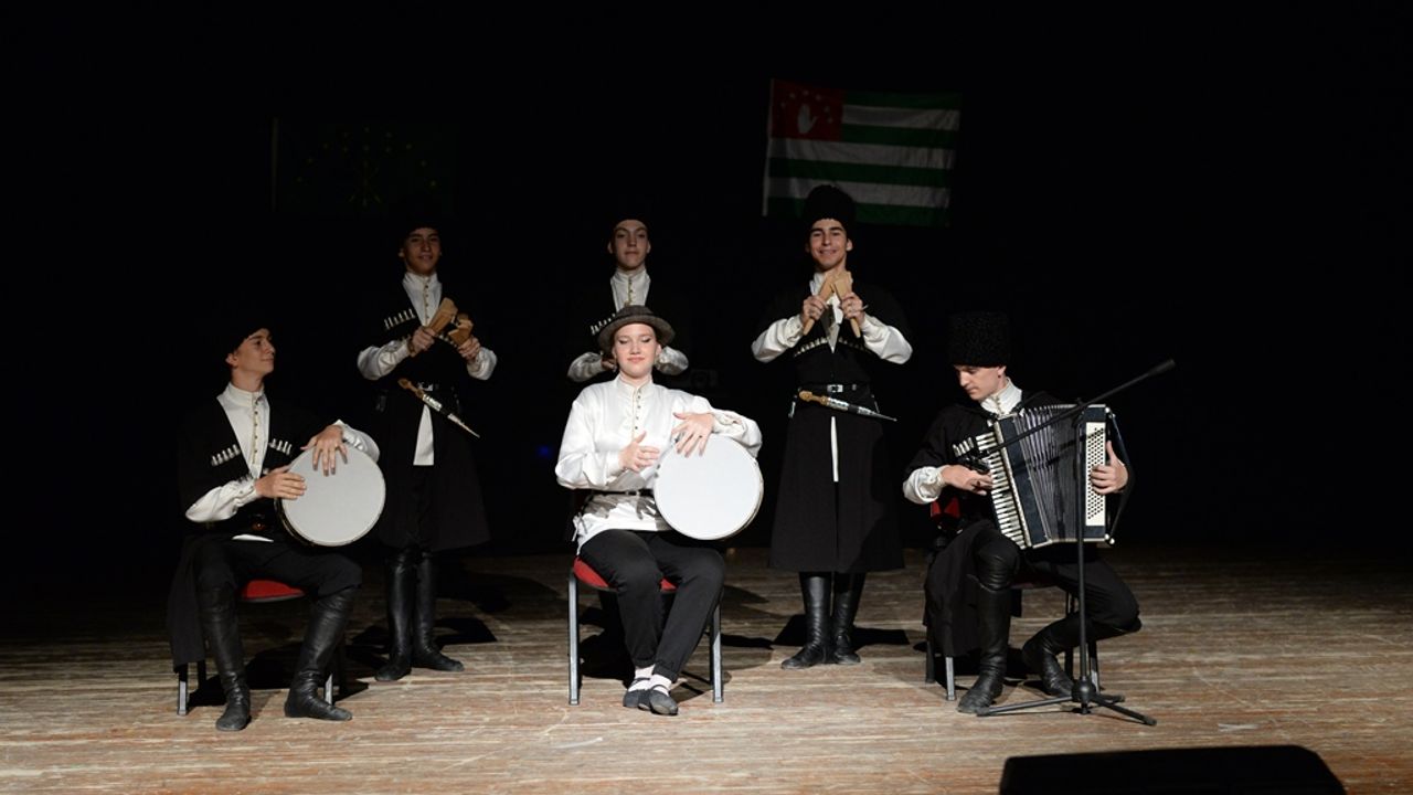 Nesilden nesile kültür gecesinde kafkas rüzgarı