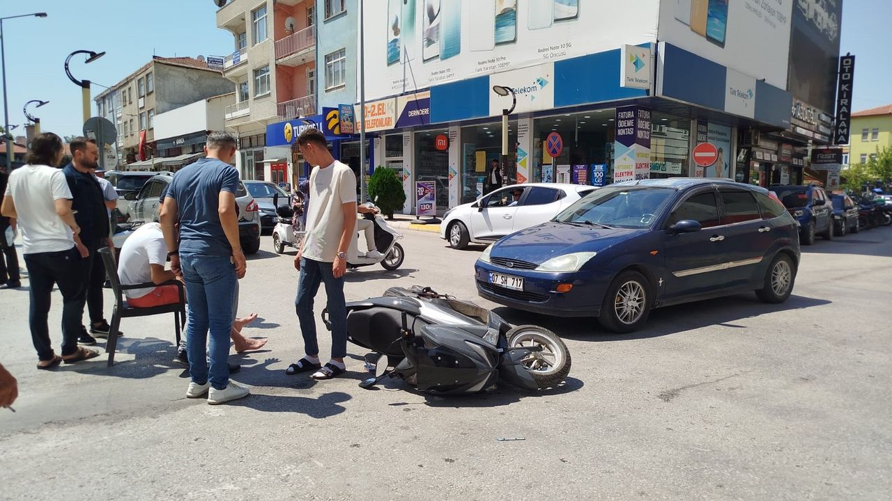 Otomobil ile motosiklet  çarpıştı: 1 yaralı