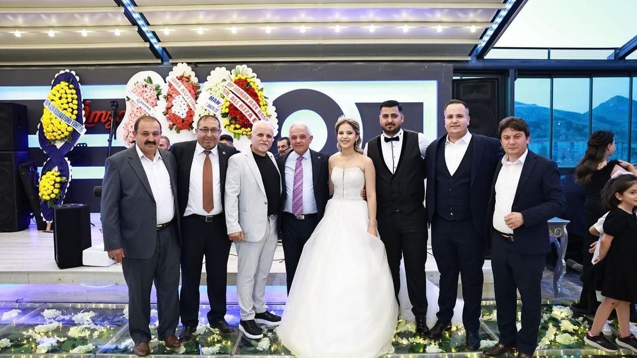 Aksu ve Çetin ailesinin mutlu günü