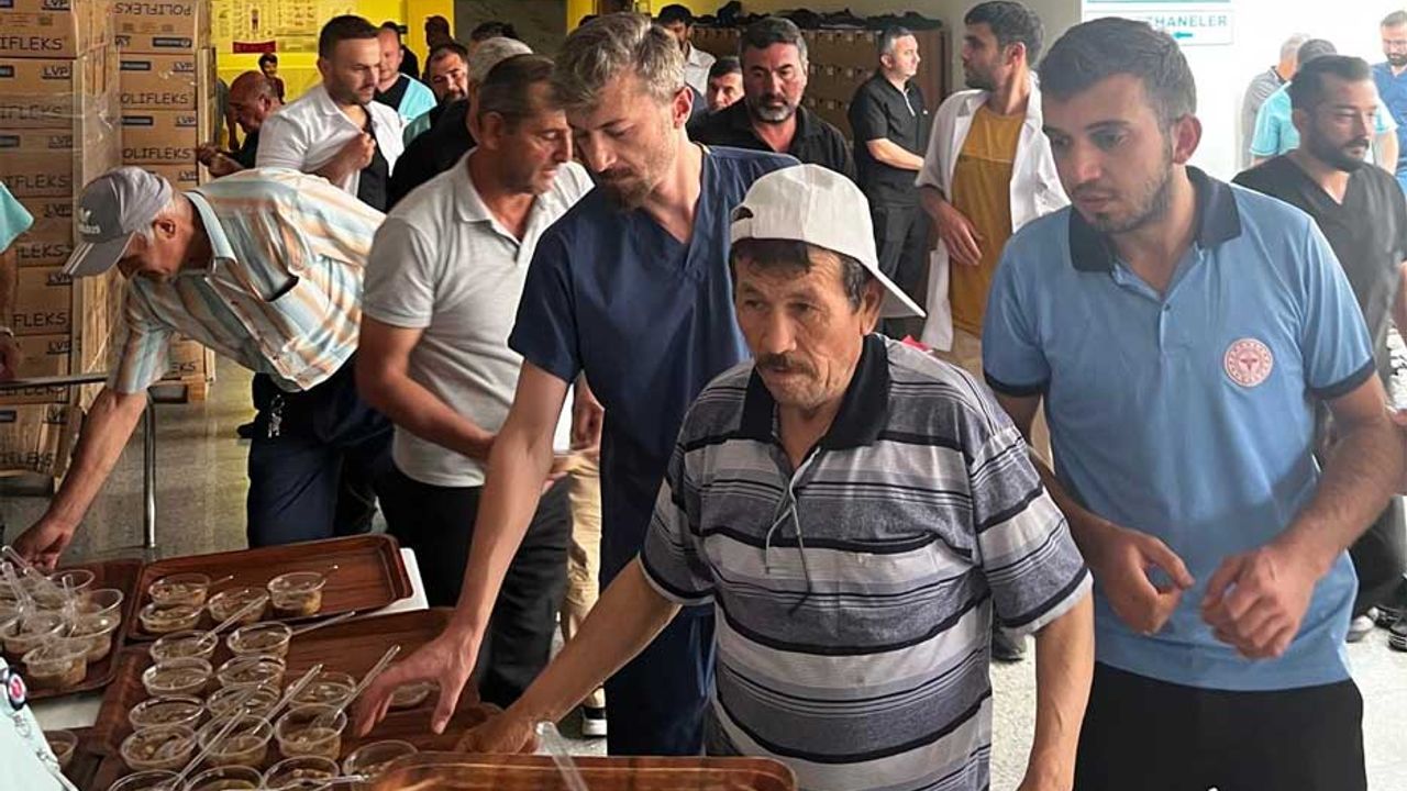 Hastanede aşure ikramı