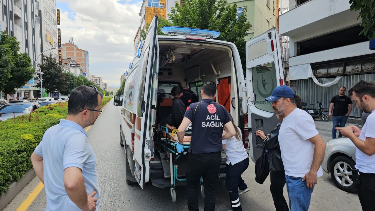 Genç kız hatalı park kurbanı oldu