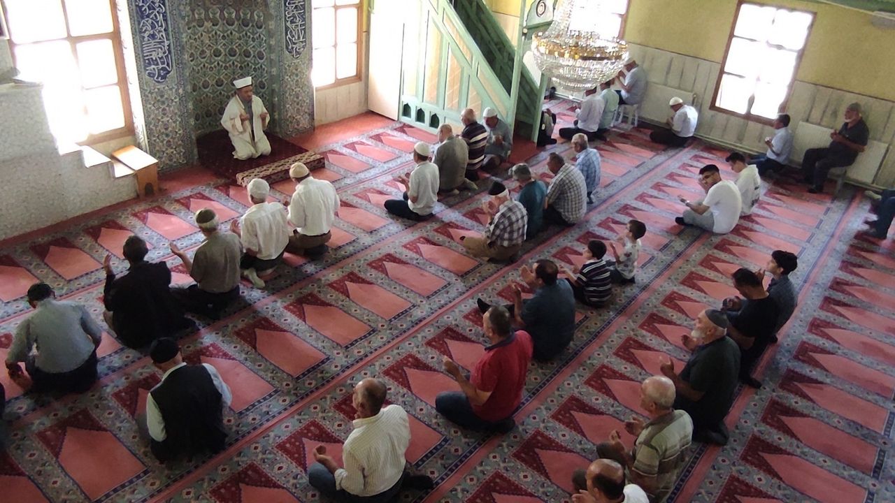 İlçe genelinde camilerde yağmur duası yapıldı