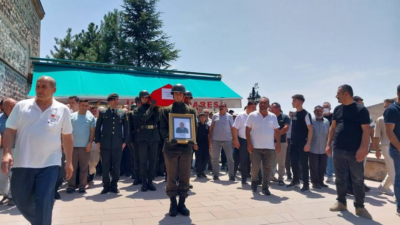 Son yolculuğuna uğurlandı