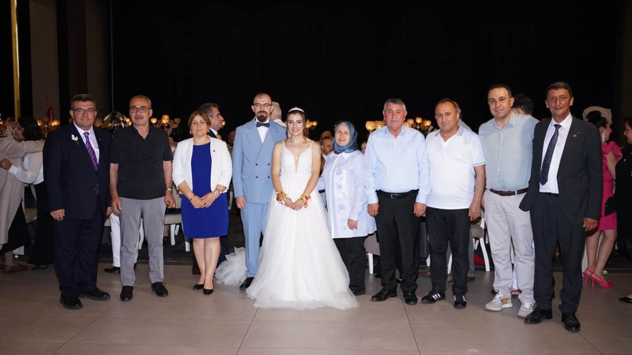 Ümit Er’in kızı Dilşad ile Mahmut  Kafkas’ın oğlu Semih dünyaevine girdi