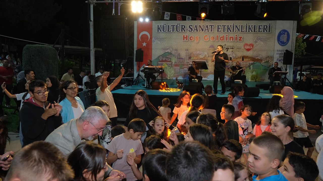 Mahalle konserleri Rüstem  Eren Parkı’nda başladı