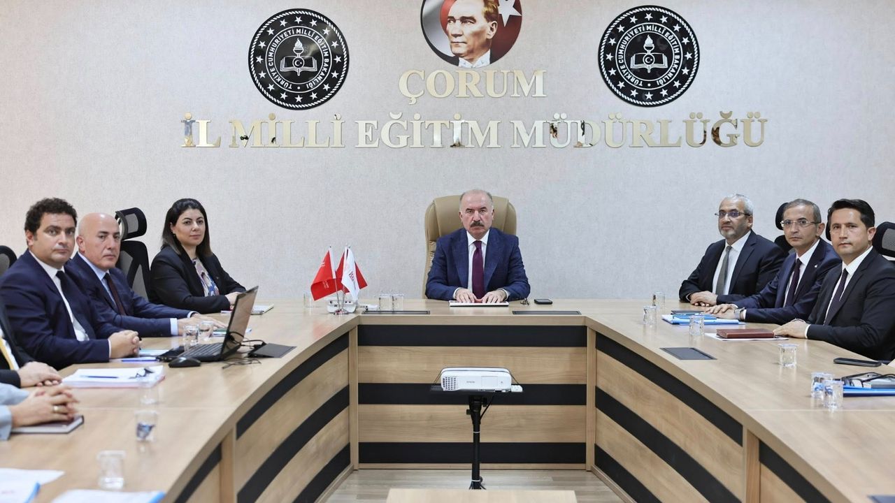 Vali Çalgan, eğitim-öğretim  hazırlıklarıyla ilgili brifing aldı