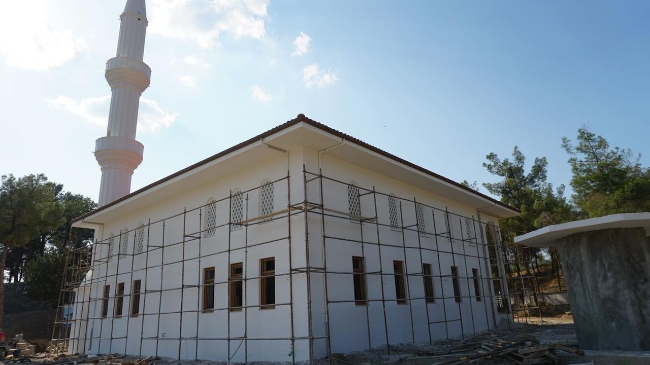 Koyunbaba Türbesi  yanında yeni cami
