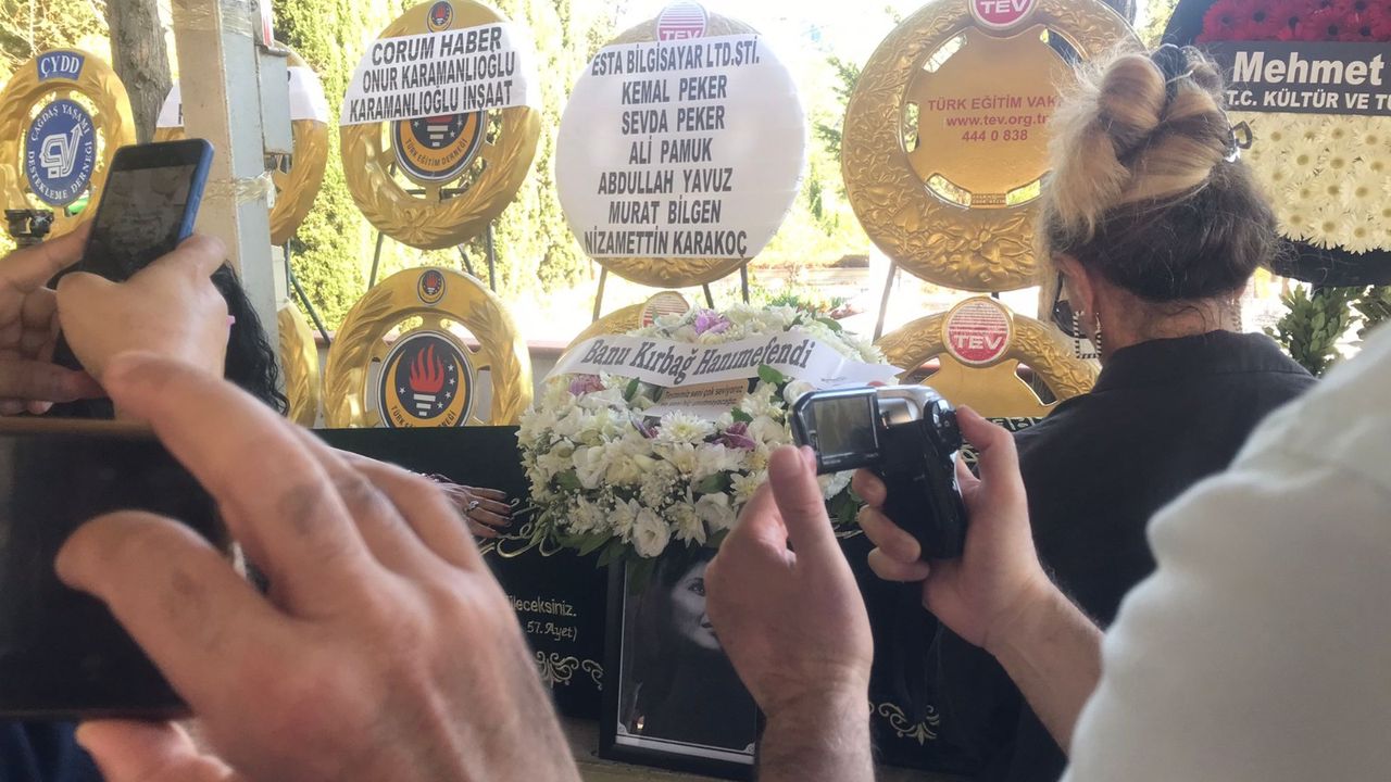 Banu Kırbağ’ın cenazesine ÇORUM HABER çelengi