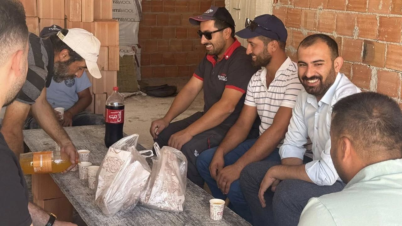 İnşaat işçileriyle  kahvaltıda buluştu