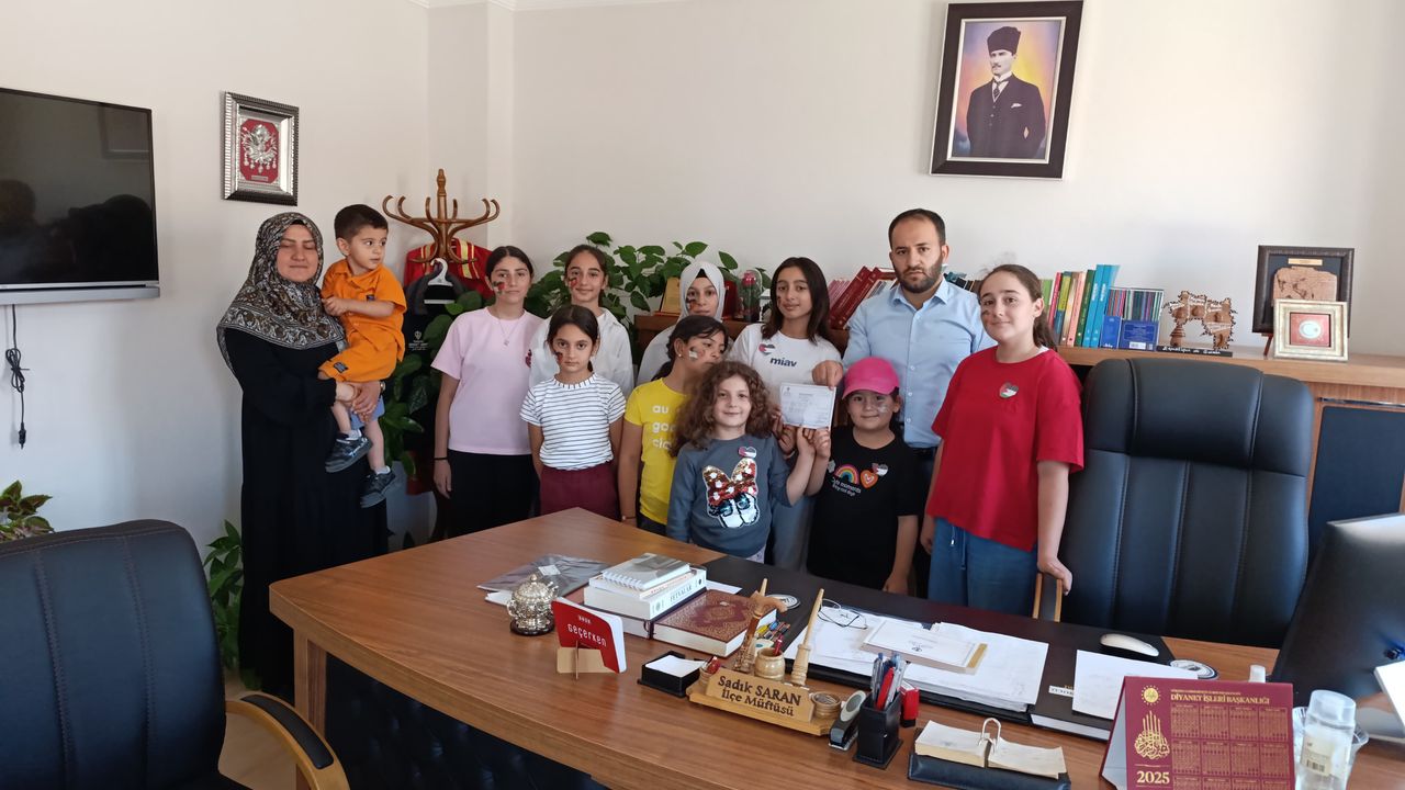Çorum'da çocuklar, limonata satarak kazandıkları parayı Filistinli kardeşlerine bağışladı