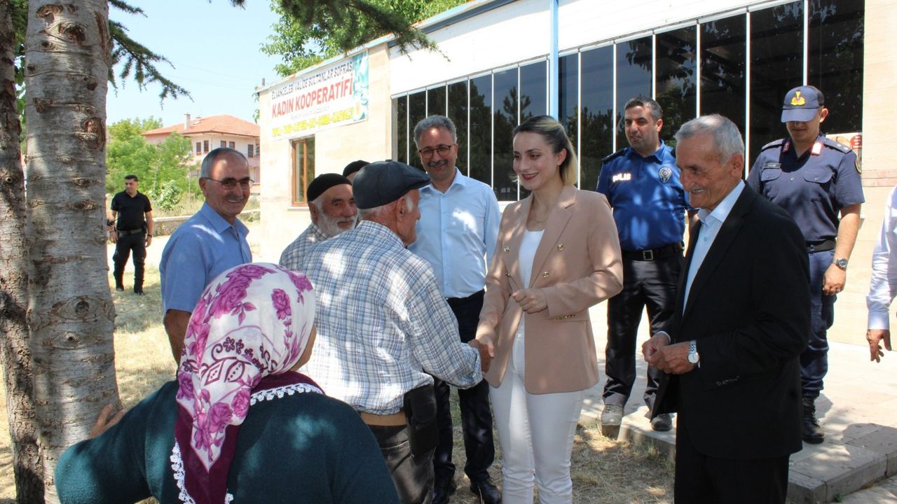 Kaymakam Nayman,  45 yıllık çiftlerle buluştu