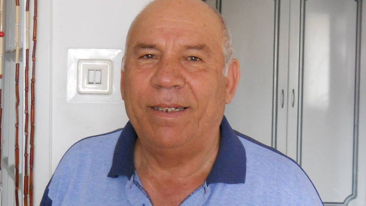 Feridun Akay vefat etti
