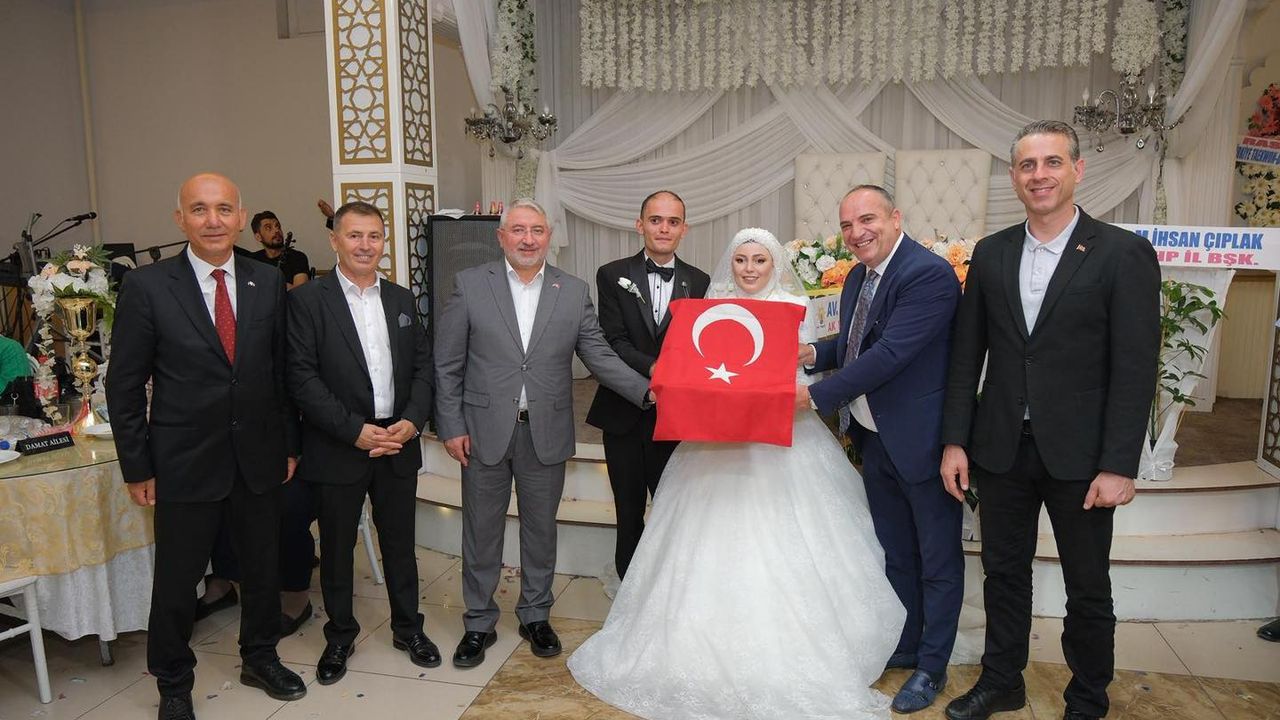 İlhan Aşkın kızını evlendirdi