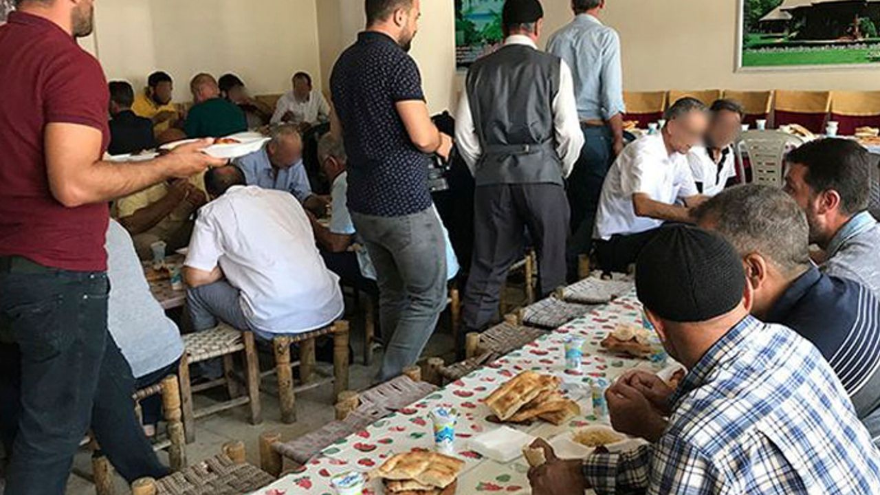 Çorum'un o ilçesinde cenazede ikramlar kaldırıldı