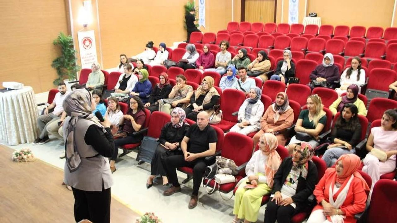 Evlilik hazırlığı yapan çiftlere kapsamlı eğitim